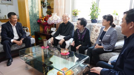 ���Ź�˾�쵼�߷�ο���ϸɲ�