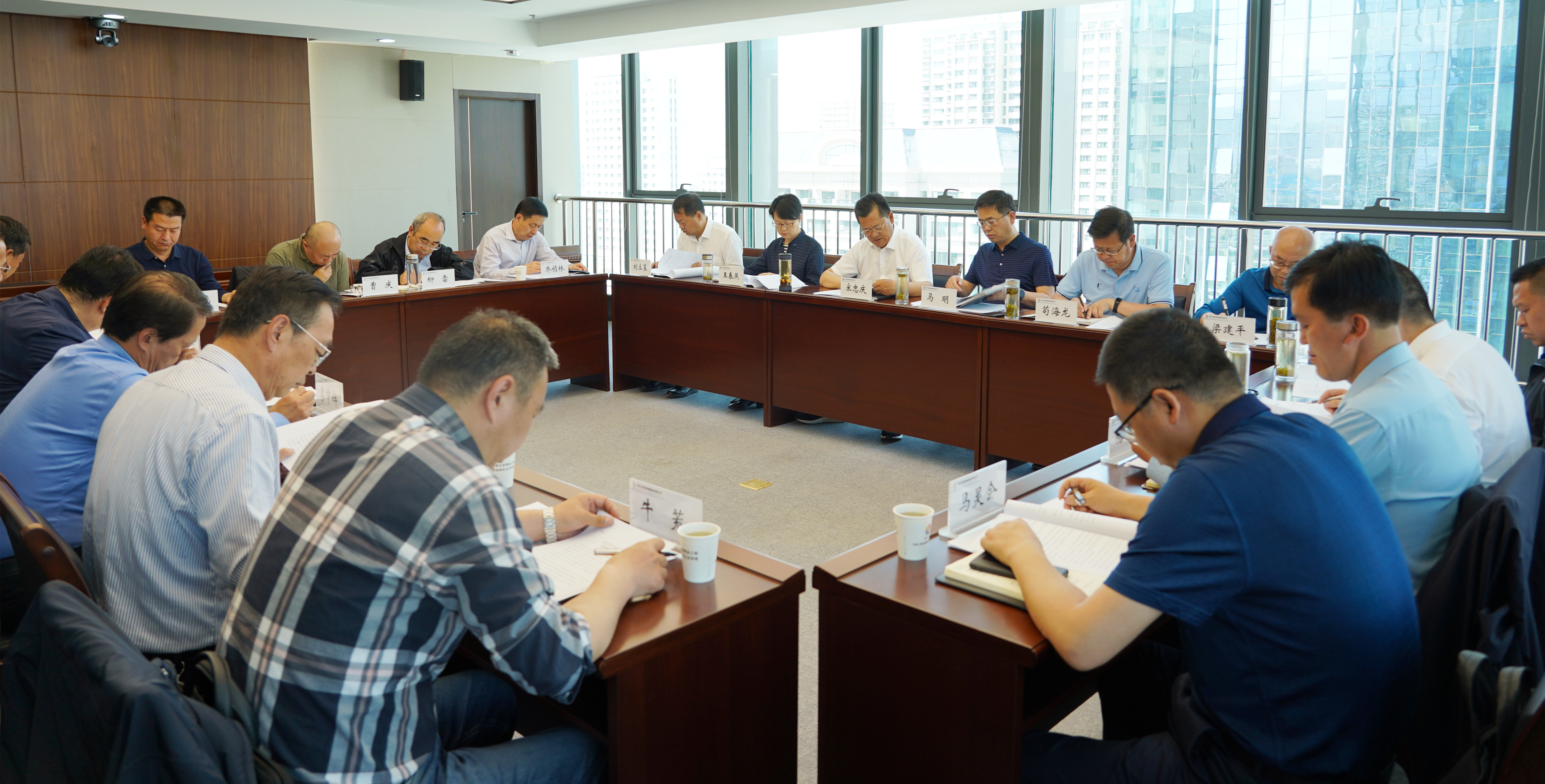 ����AG���鼯�ż��ŵ�ί�ٿ�ר�⼯��    �о�����������������