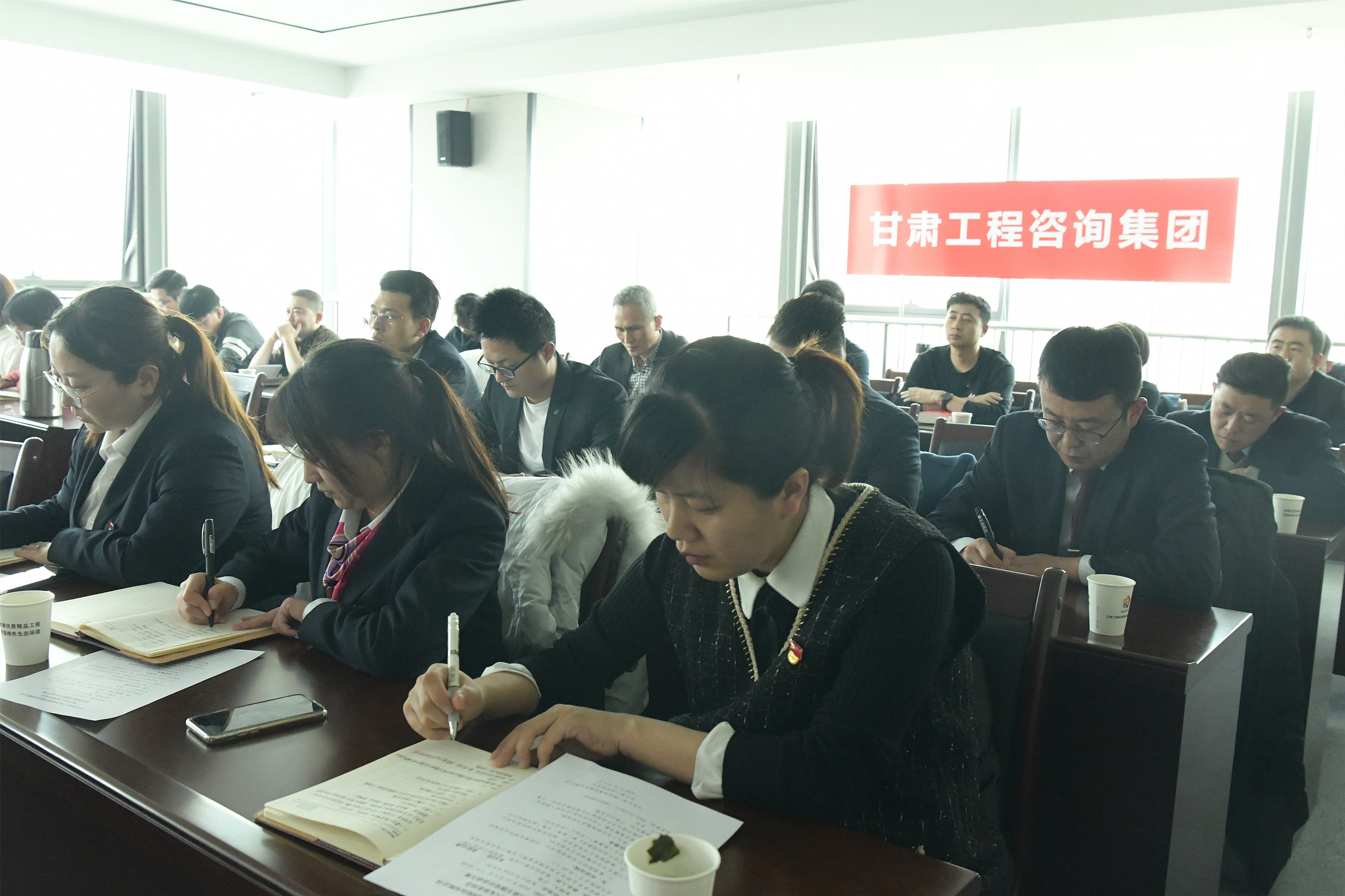 �����²㵳֧����չ��Թ����˶�  <br/>  ������������ʮ�Ž�����ȫ�ᾫ��