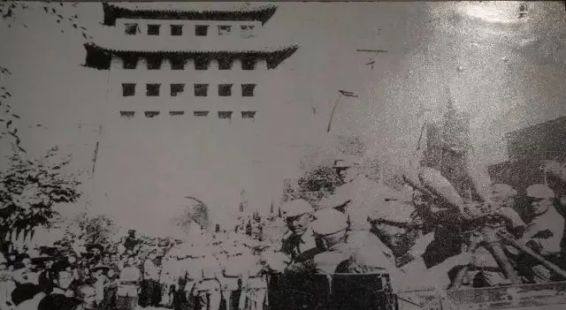 1629969448425007369.jpg 7½â·Å¾üÅÚ±ø²½¶Ó½øÈëÀ¼ÖݳÇÇø.webp.jpg